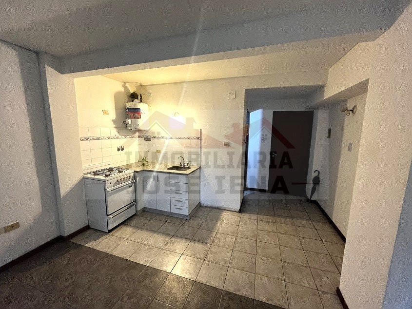 Departamento Monoambiente con balcón al frente. - Calle 11 e/ 44 y 45. 